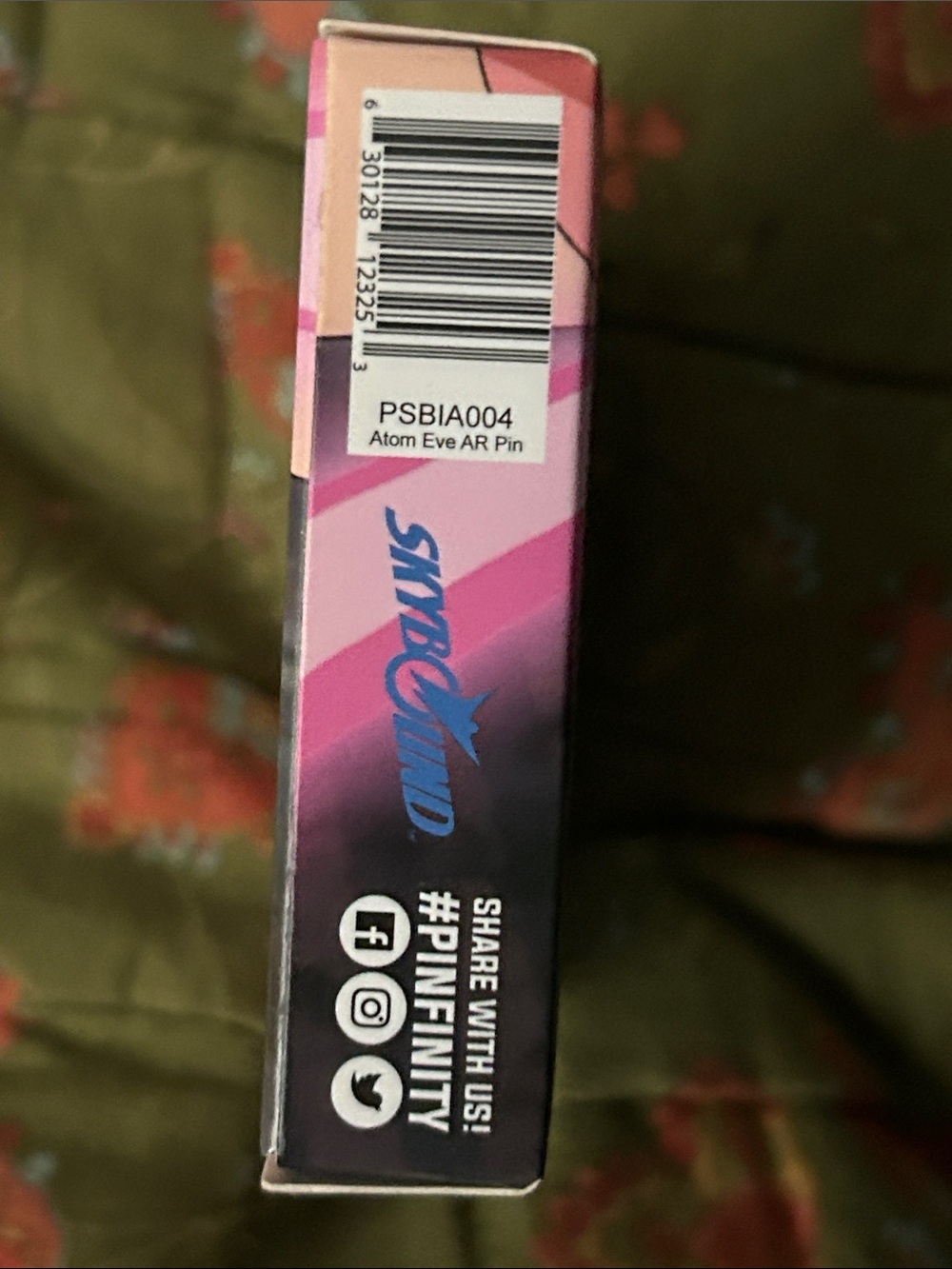 San Diego Comic-Con 2023 exclusive Atom Eve pin by Skybound Entertainment - Picture 5 of 5